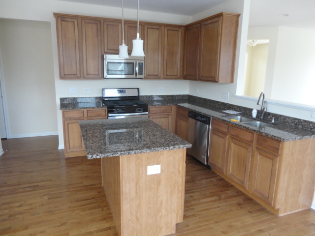 404 Comstock Dr, Elgin, IL 60124 photo 3
