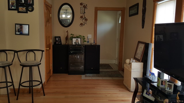 557 Simms St, Aurora, IL 60505 photo 4