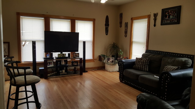 557 Simms St, Aurora, IL 60505 photo 3
