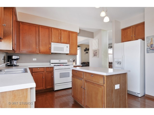 24327 Walnut Cir, Plainfield, IL 60585 photo 3