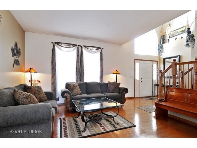 24327 Walnut Cir, Plainfield, IL 60585 photo 2