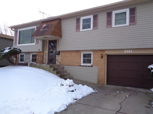 5911 Edward Dr, Oak Forest, IL 60452 photo 2