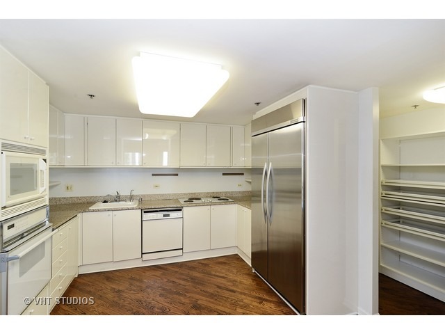 100 E Huron St #2304, Chicago, IL 60611 photo 8