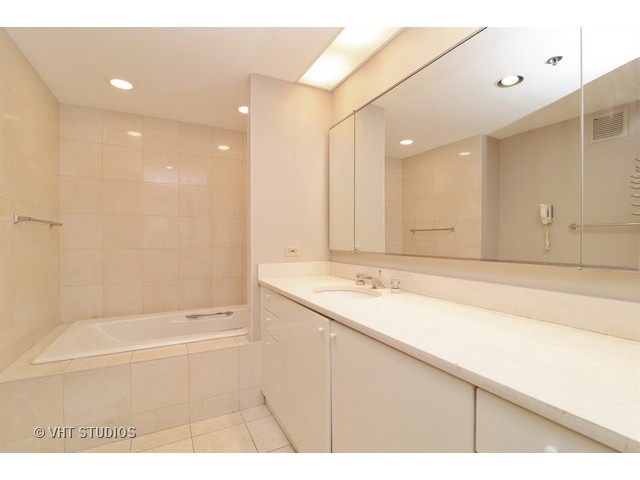 100 E Huron St #2304, Chicago, IL 60611 photo 13