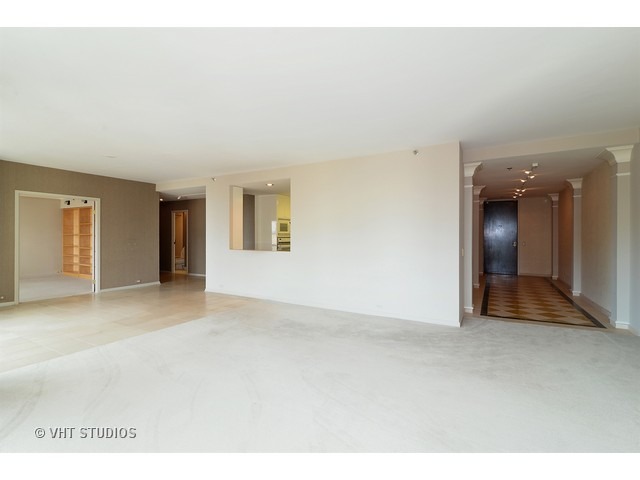 100 E Huron St #2304, Chicago, IL 60611 photo 6