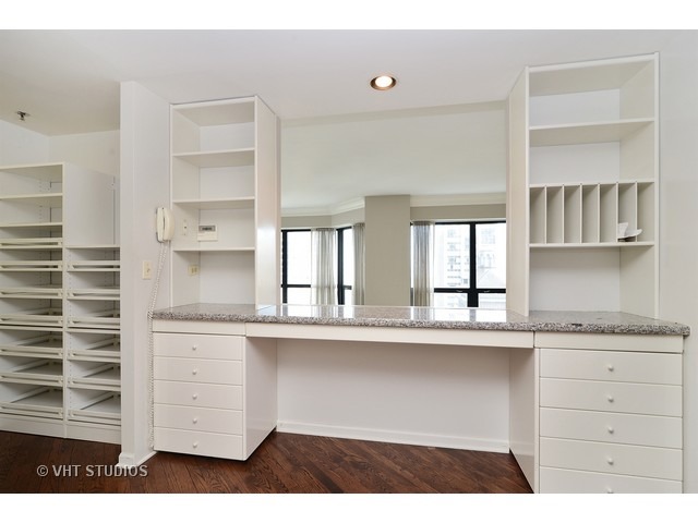 100 E Huron St #2304, Chicago, IL 60611 photo 9