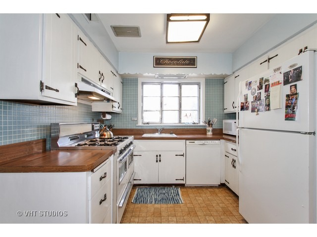 34 Briar Rd, Golf, IL 60029 photo 3