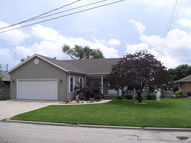 710 16th St, Peru, IL 61354 photo 1