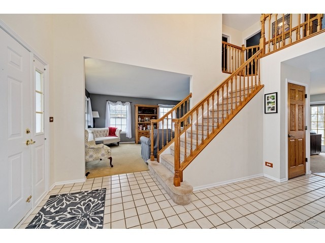 372 Wildberry Ln, Bartlett, IL 60103 photo 4
