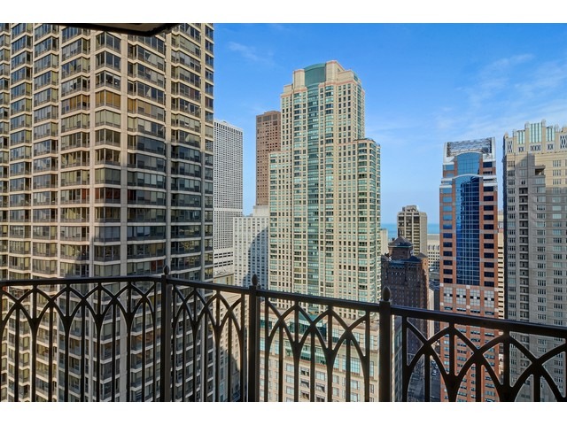 21 E Huron St #3405, Chicago, IL 60611 photo 3