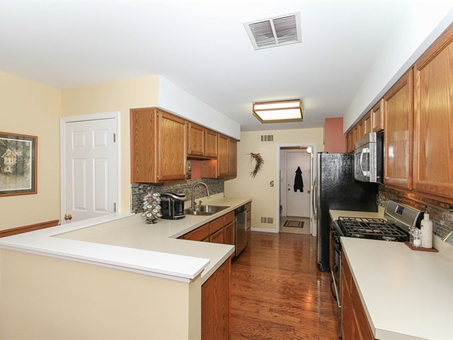 1144 Coldspring Rd, Elgin, IL 60120 photo 8