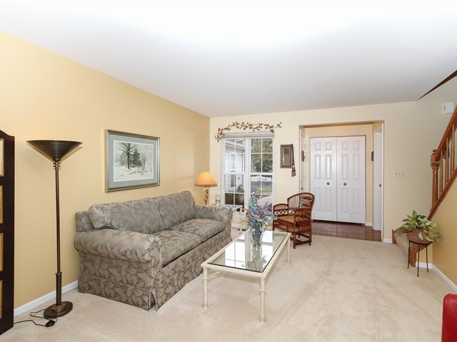 1144 Coldspring Rd, Elgin, IL 60120 photo 3