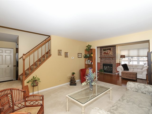 1144 Coldspring Rd, Elgin, IL 60120 photo 4