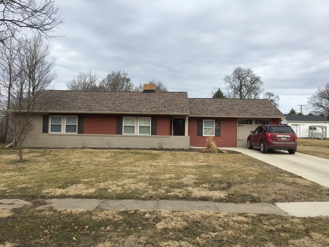 126 E South St, Sheffield, IL 61361 photo 2