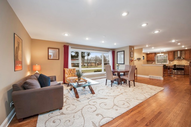 884 Bittersweet Dr, Northbrook, IL 60062 photo 3