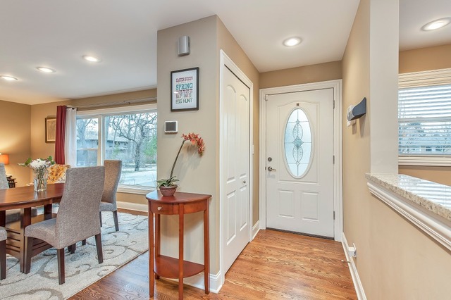 884 Bittersweet Dr, Northbrook, IL 60062 photo 2