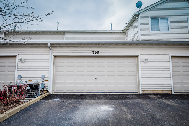 798 County Line Rd, Aurora, IL 60502 photo 2