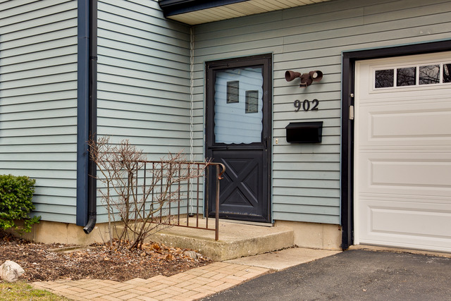 902 Elden Dr, Cary, IL 60013 photo 2