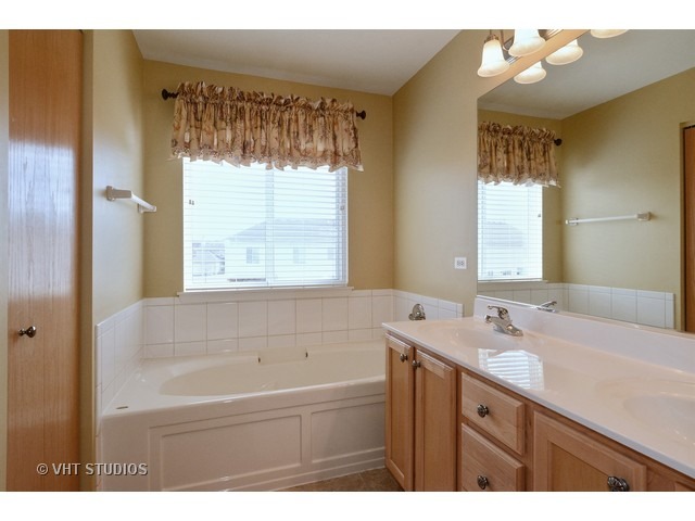 4016 Hoffman St, Plano, IL 60545 photo 9