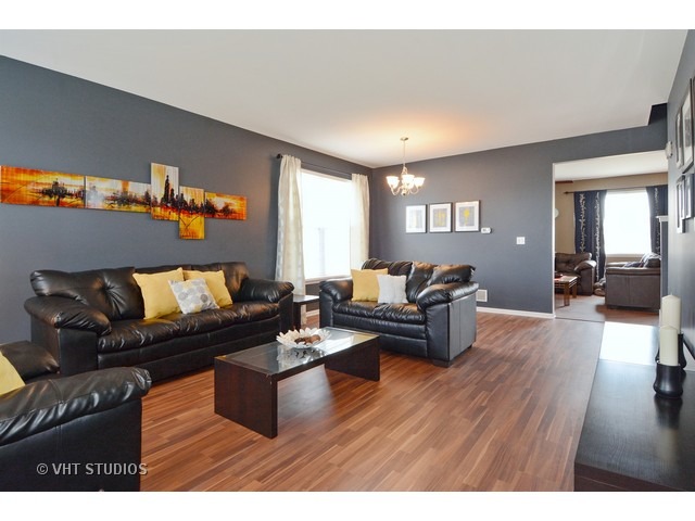 4016 Hoffman St, Plano, IL 60545 photo 2