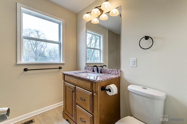 2704 Old Oak Dr, Mchenry, IL 60050 photo 11
