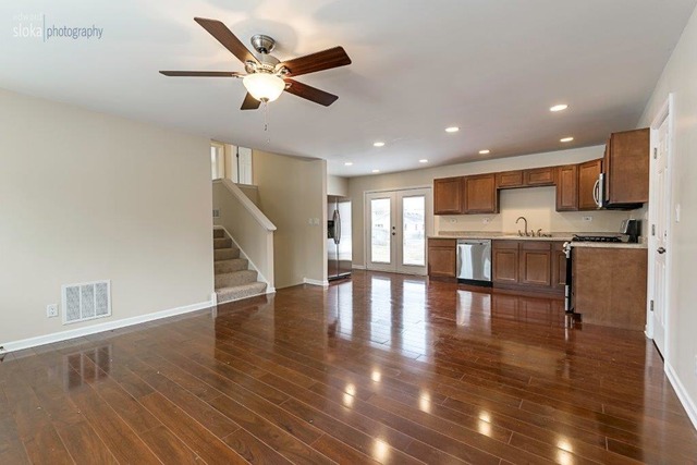 2704 Old Oak Dr, Mchenry, IL 60050 photo 2
