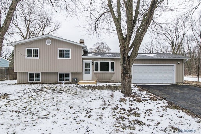 2704 Old Oak Dr, Mchenry, IL 60050 photo 1