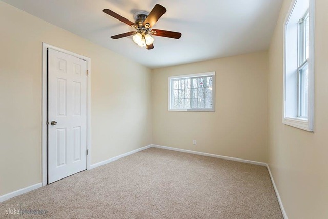 2704 Old Oak Dr, Mchenry, IL 60050 photo 9