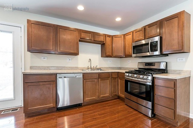 2704 Old Oak Dr, Mchenry, IL 60050 photo 4