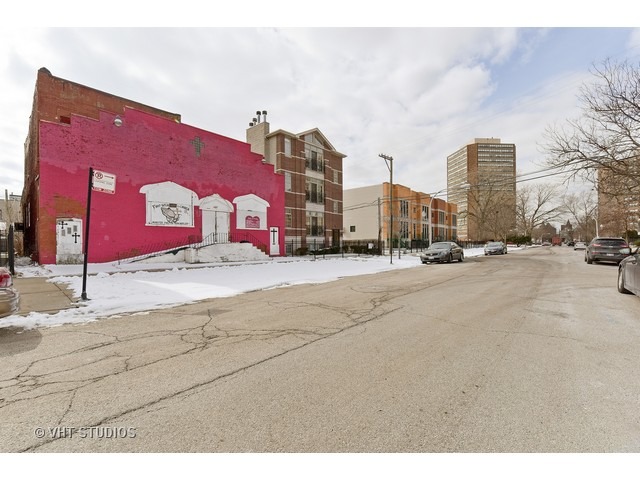 467 E Bowen Dr, Chicago, IL 60653 photo 8