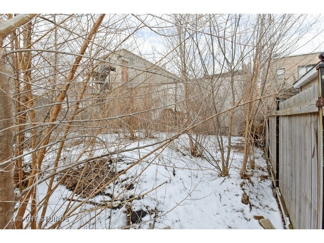 467 E Bowen Dr, Chicago, IL 60653 photo 5