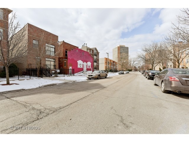467 E Bowen Dr, Chicago, IL 60653 photo 7