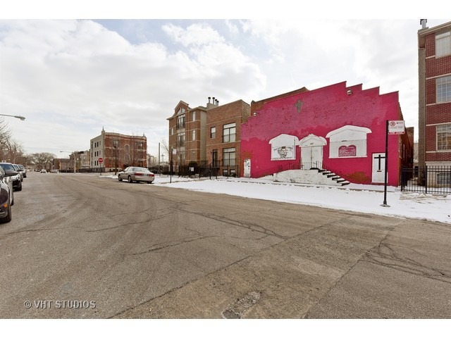 467 E Bowen Dr, Chicago, IL 60653 photo 9