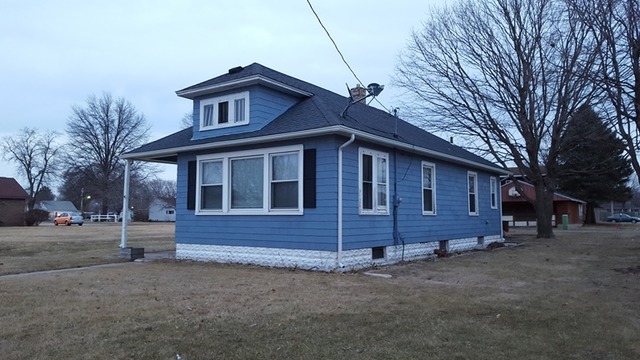 320 N Cedar St, Cedar Point, IL 61316 photo 3