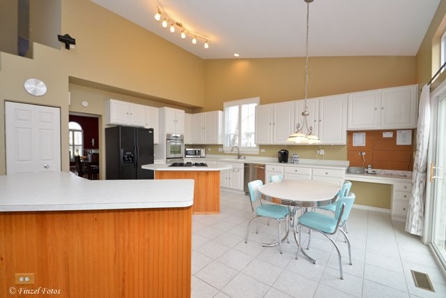 2303 Loop Rd, Algonquin, IL 60102 photo 7