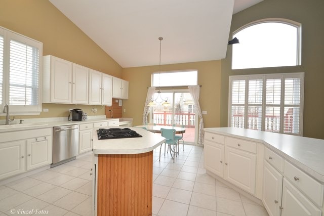 2303 Loop Rd, Algonquin, IL 60102 photo 8