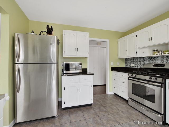 1300 Dawes Ave, Wheaton, IL 60189 photo 8