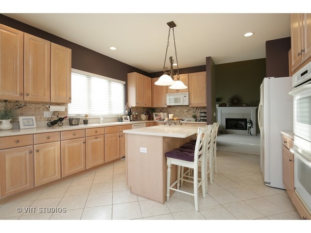 1020 Estancia Ln, Algonquin, IL 60102 photo 5
