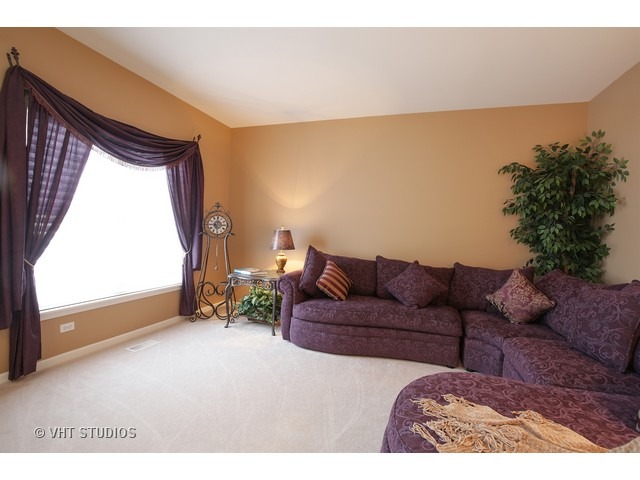 1020 Estancia Ln, Algonquin, IL 60102 photo 4