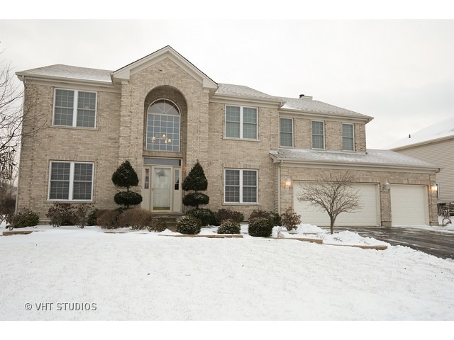 1020 Estancia Ln, Algonquin, IL 60102 photo 1