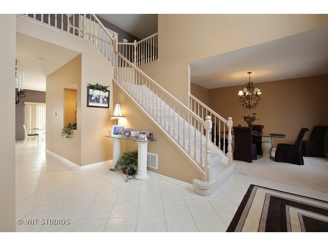 1020 Estancia Ln, Algonquin, IL 60102 photo 2