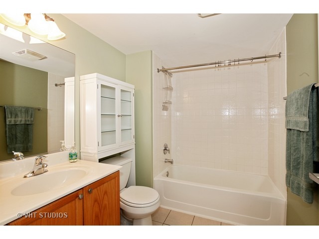 8030 Riverwalk Dr #5E, Lyons, IL 60534 photo 7