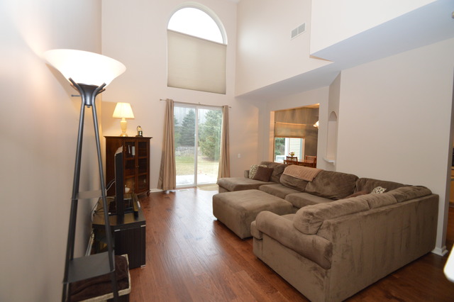 912 Mesa Dr, Elgin, IL 60123 photo 3
