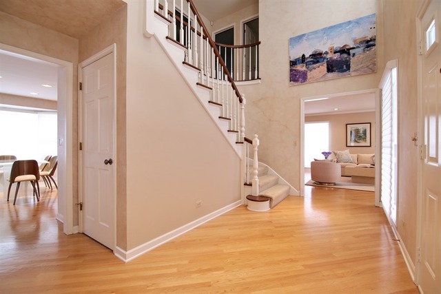 2349 Mohawk Ln, Glenview, IL 60026 photo 2