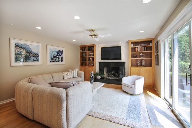 2349 Mohawk Ln, Glenview, IL 60026 photo 9
