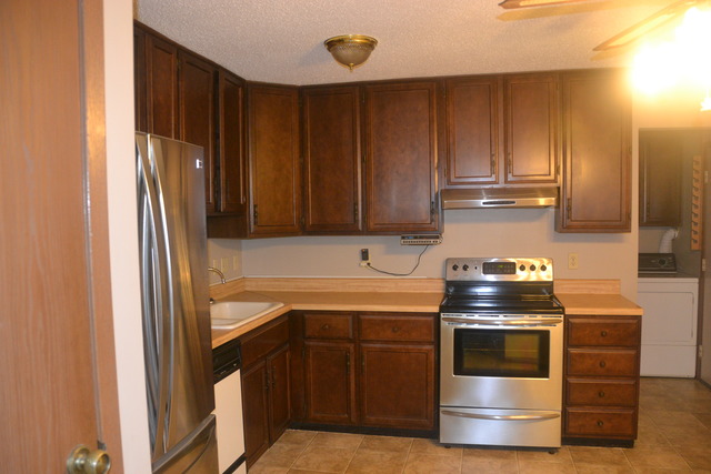 416 Apple St, Dixon, IL 61021 photo 2