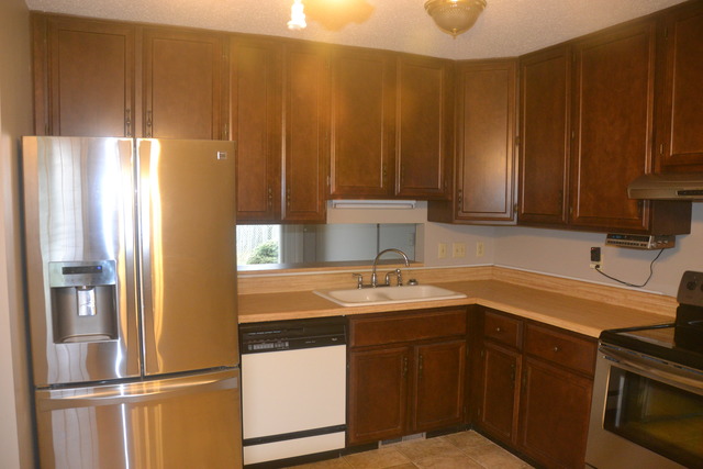 416 Apple St, Dixon, IL 61021 photo 3