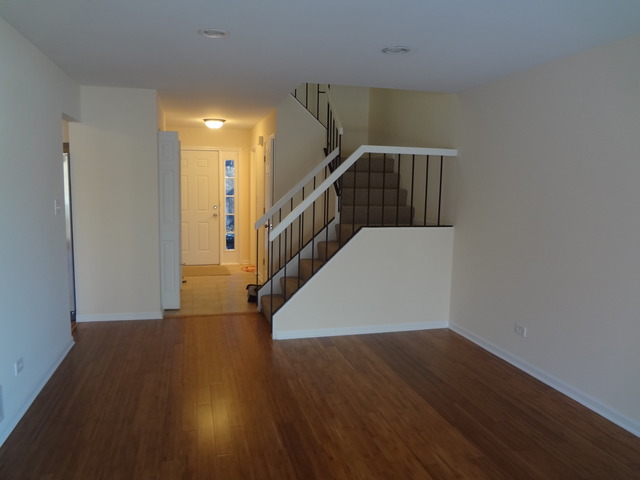 653 Lakeside Cir Dr, Wheeling, IL 60090 photo 3