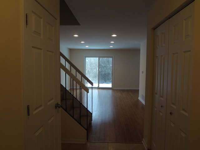 653 Lakeside Cir Dr, Wheeling, IL 60090 photo 2