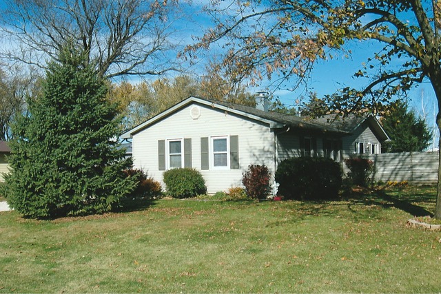 12308 Price Rd, Hebron, IL 60034 photo 1